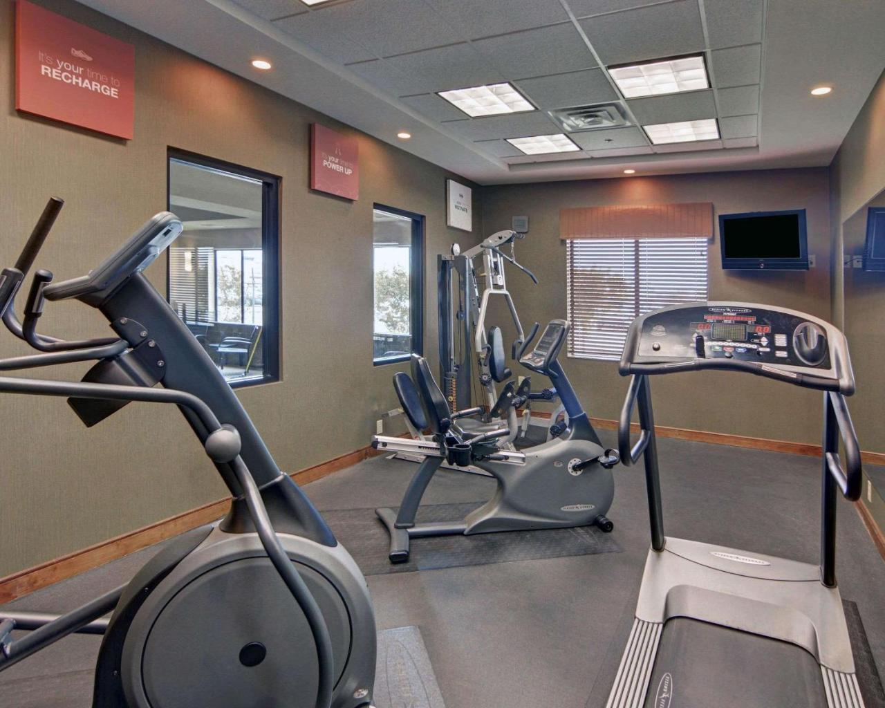 Comfort Suites Near Northeast Mall Норт-Річленд-Гіллс Екстер'єр фото