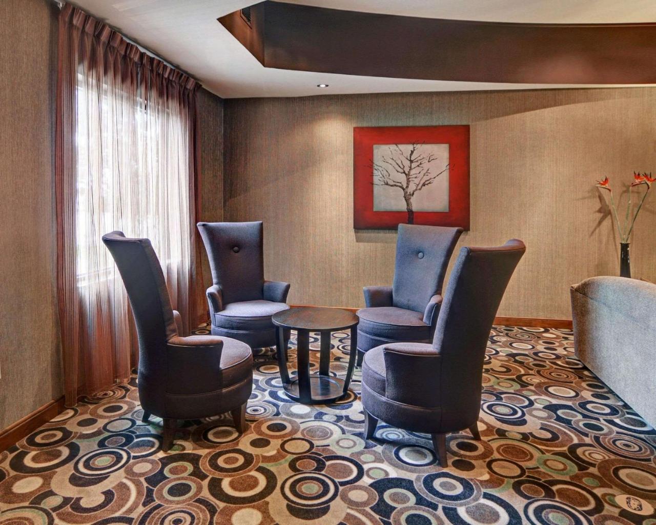 Comfort Suites Near Northeast Mall Норт-Річленд-Гіллс Екстер'єр фото