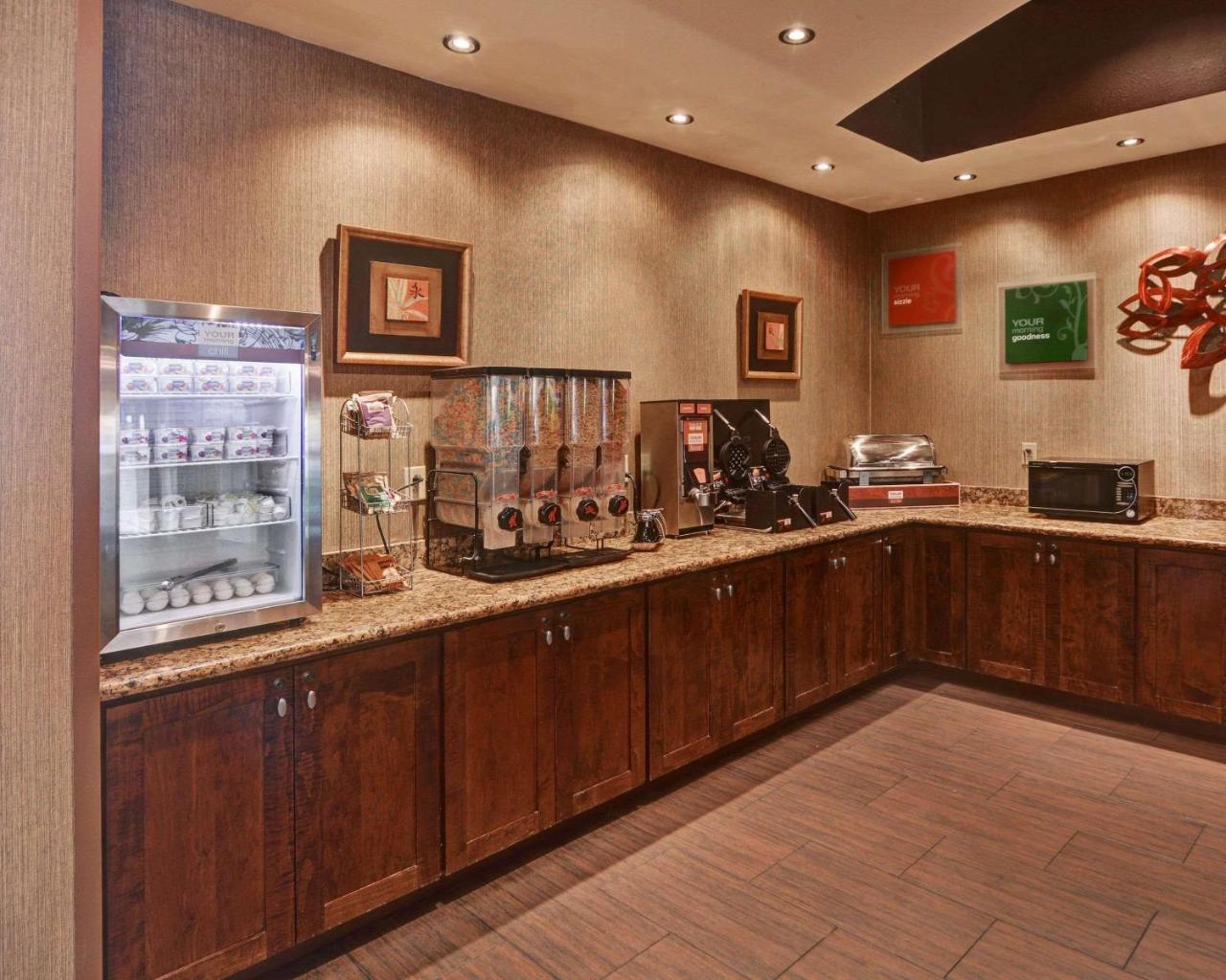 Comfort Suites Near Northeast Mall Норт-Річленд-Гіллс Екстер'єр фото