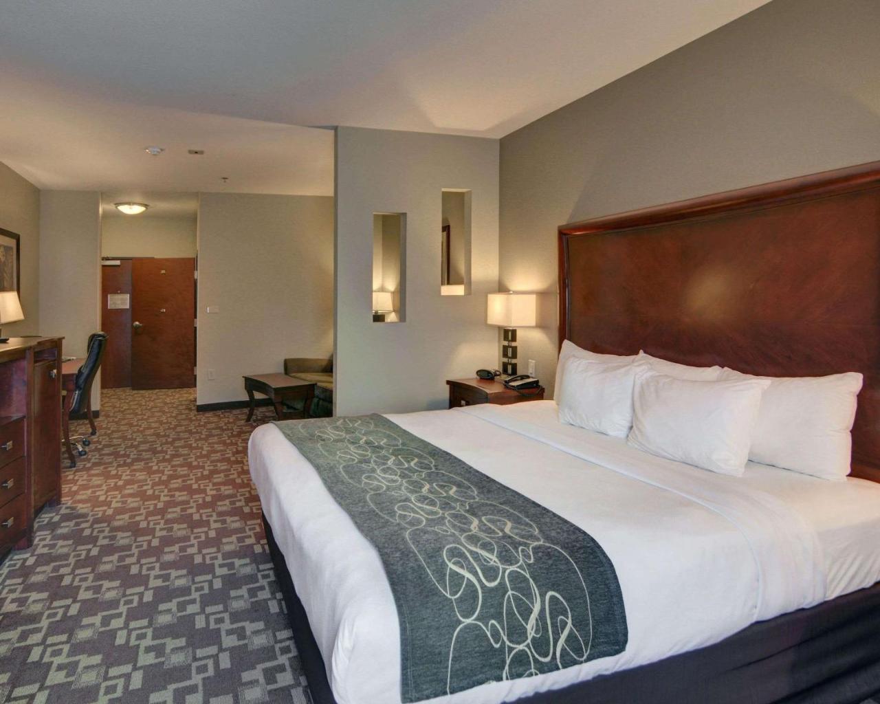 Comfort Suites Near Northeast Mall Норт-Річленд-Гіллс Екстер'єр фото