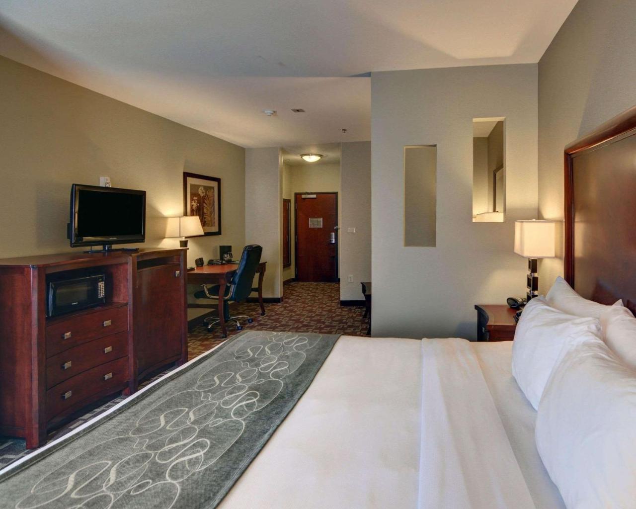 Comfort Suites Near Northeast Mall Норт-Річленд-Гіллс Екстер'єр фото