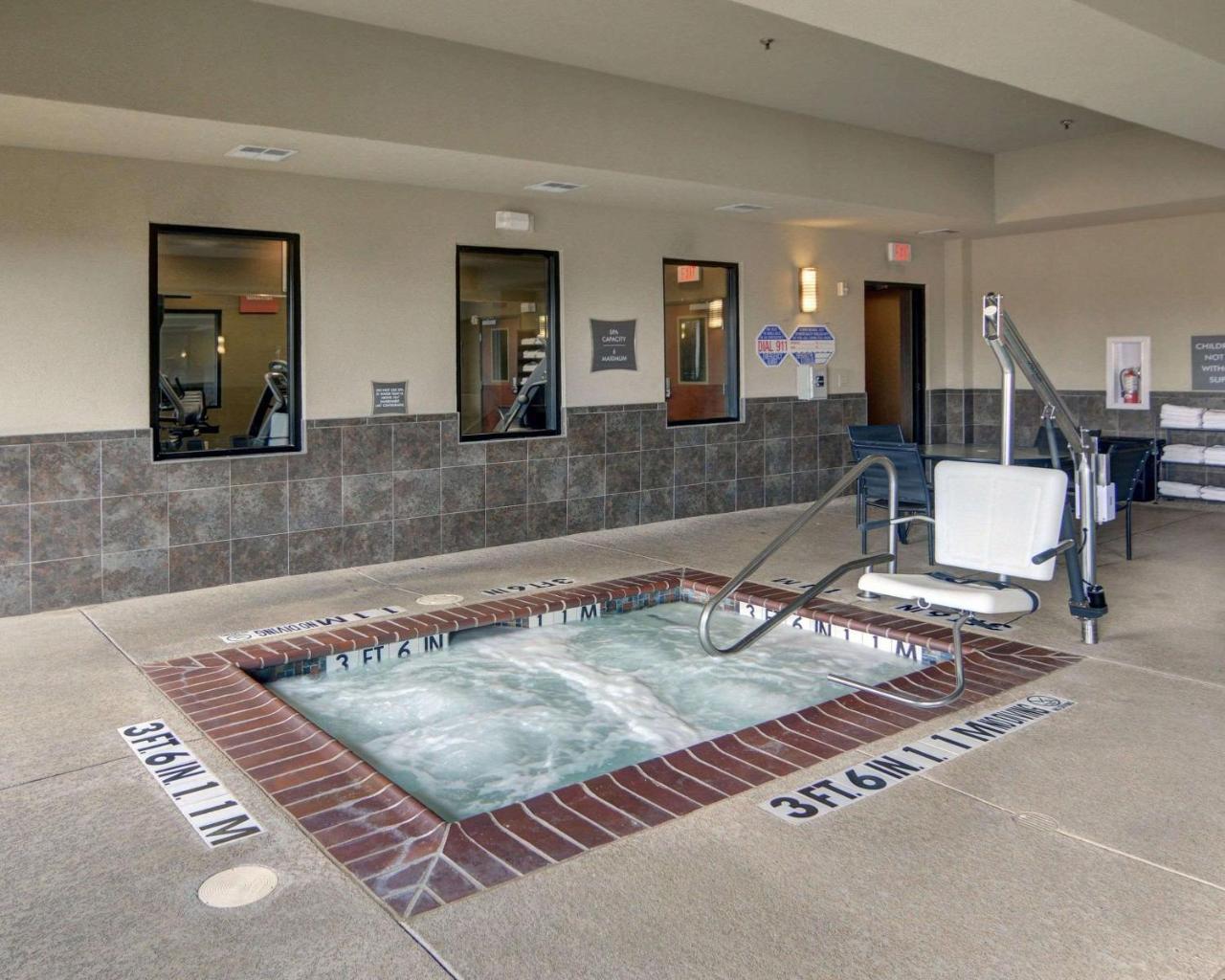 Comfort Suites Near Northeast Mall Норт-Річленд-Гіллс Екстер'єр фото