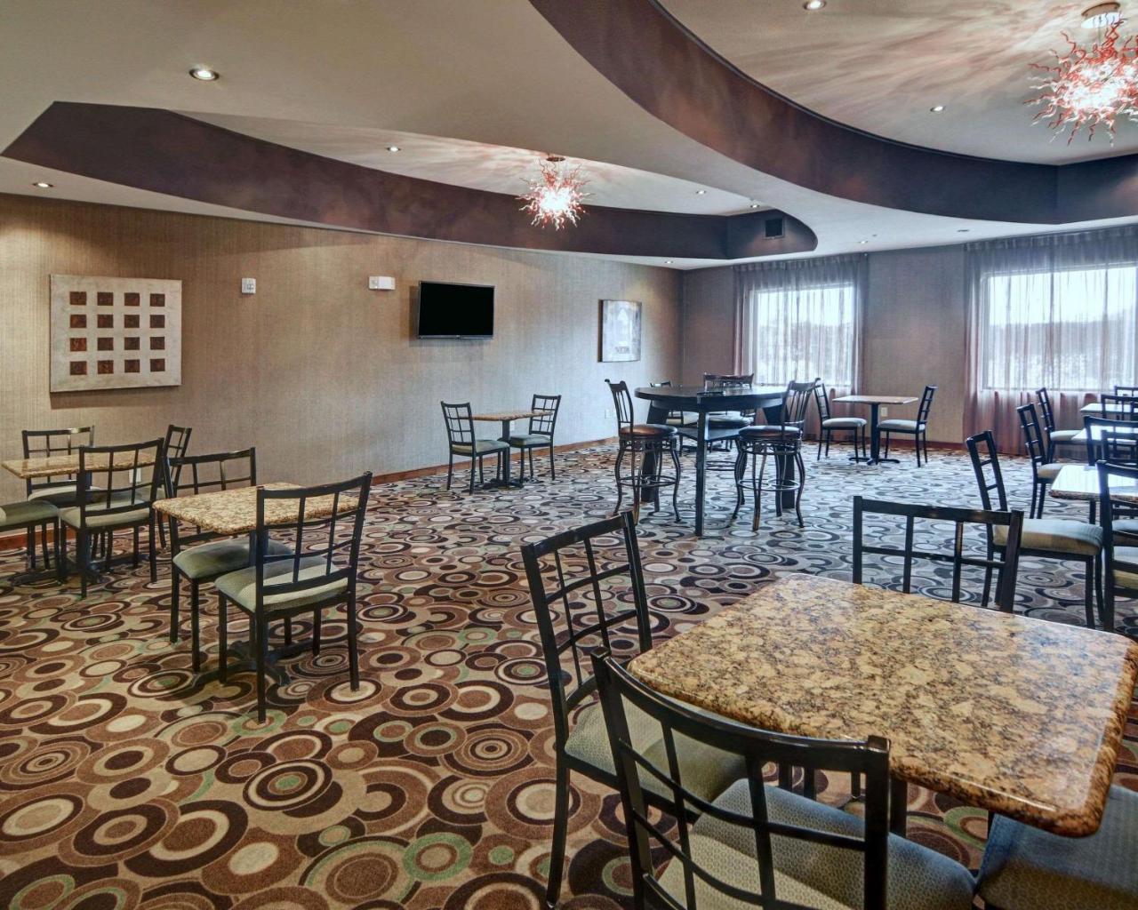 Comfort Suites Near Northeast Mall Норт-Річленд-Гіллс Екстер'єр фото