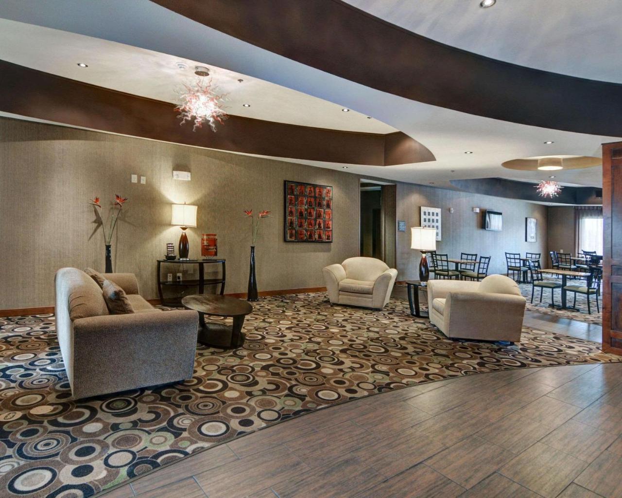 Comfort Suites Near Northeast Mall Норт-Річленд-Гіллс Екстер'єр фото